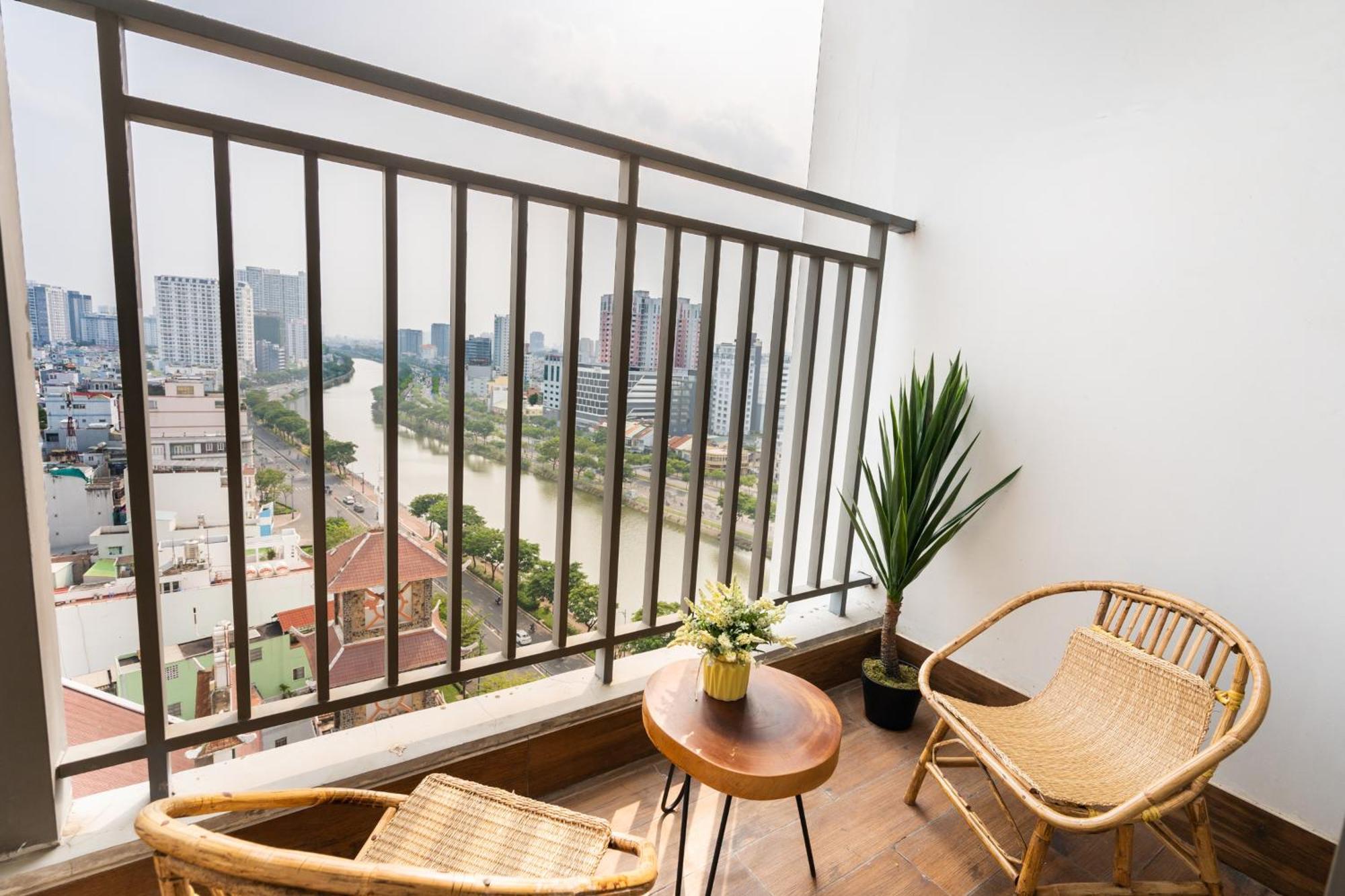 Double E Saigon Apartment In Rivergate Building Хошимин Екстериор снимка